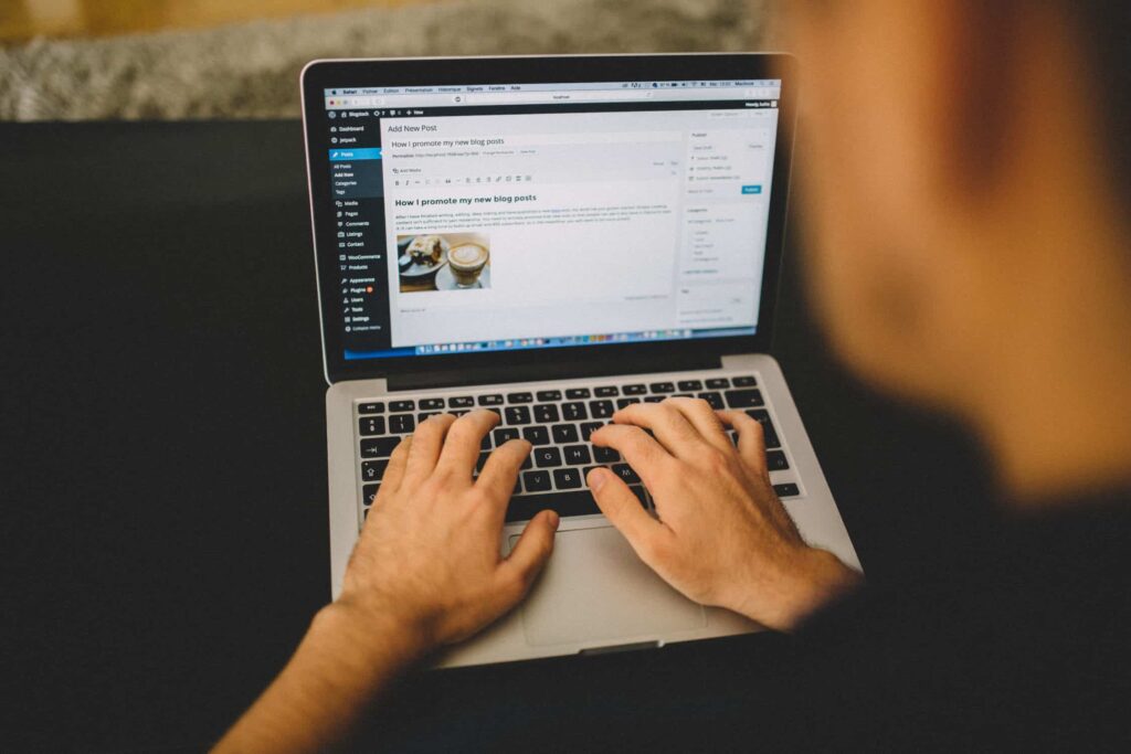 online marketing on laptop