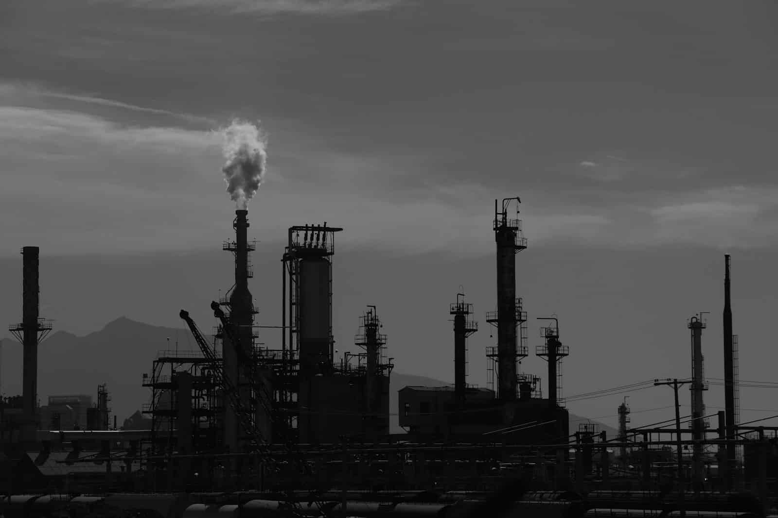 Refinery processing units and piping